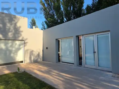 CASA EN VENTA EN BARRIO PRIVADO CRUZ DEL SUR GRAL. ROCA