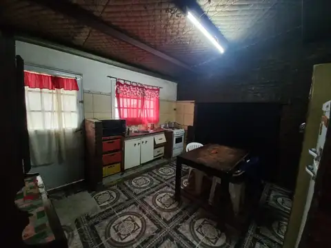 Casa sobre asfalto con enorme parque en venta, General Las Heras