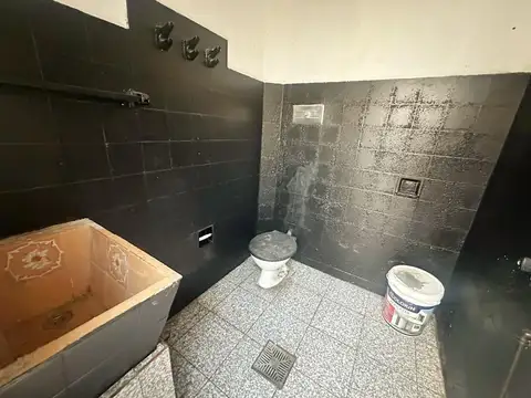 VENTA CASA 4 AMBIENTES LANUS OESTE GARAGE PATIO JARDIN PISCINA