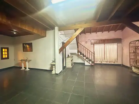 VENTA CASA 4 AMBIENTES LANUS OESTE GARAGE PATIO JARDIN PISCINA
