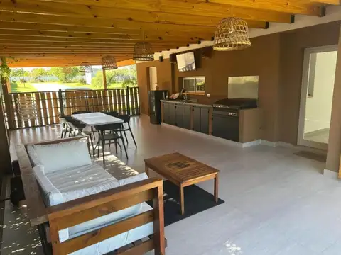 Sta Guadalupe. Casas del Este  5 amb. . 300