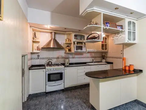 VENTA CASA 4 AMB -QUINCHO, JARDÍN, COCHERA - LANÚS