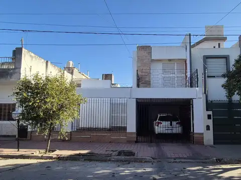CASA AMPLIA Y FUNCIONAL EN VENTA