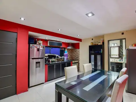 Casa 5 ambientes con 2 baños