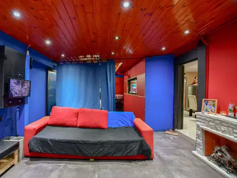 CASA EN VENTA BERISSO 4 DORMITORIOS -LOCAL-COCHERA