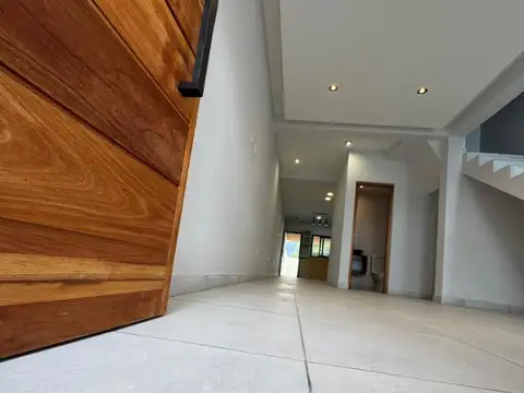 Casa en Venta con 1 cochera