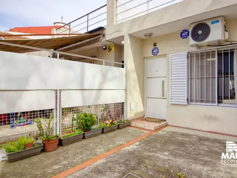 Dúplex en Venta de 2 Ambientes en Munro con Cochera, Patio y Terraza