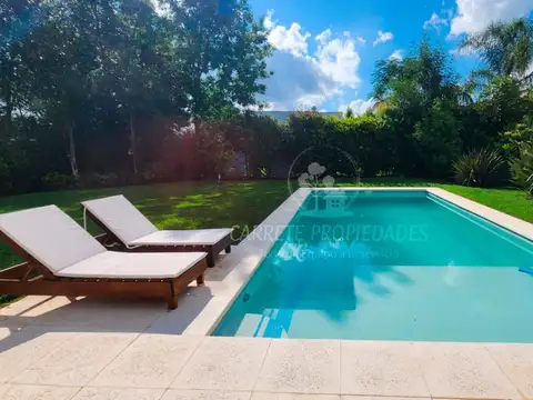 Casa en venta de 4 dormitorios y dependencia. Barrio Santa Guadalupe