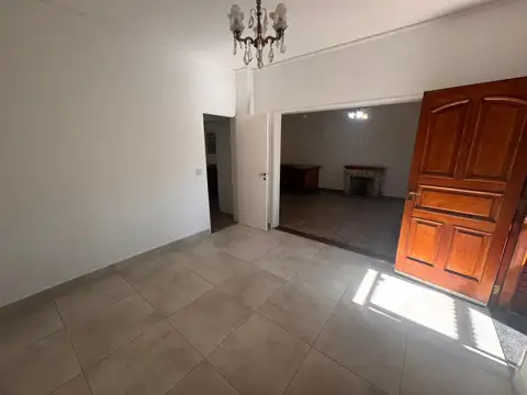 Casa en Alquiler en Alberdi, $ 1.300.000