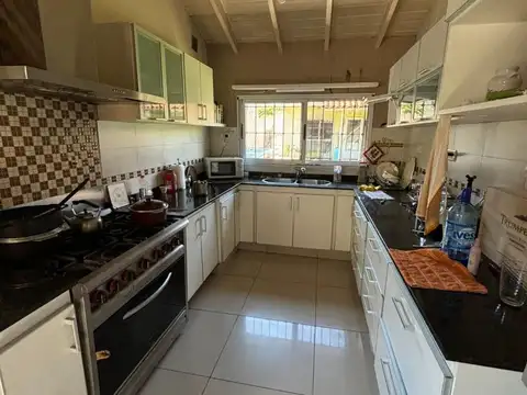 chalet de 4 ambientes y pileta