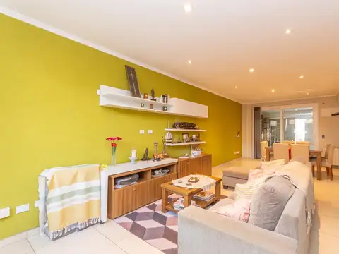 Casa en venta de 4 ambientes, estilo minimalista, Olivos. 3 dormitorios en suite.