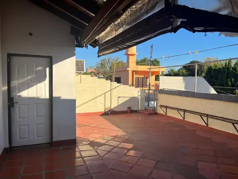 Depto Tipo Casa en Alquiler en Ituzaingo Norte, $ 700.000