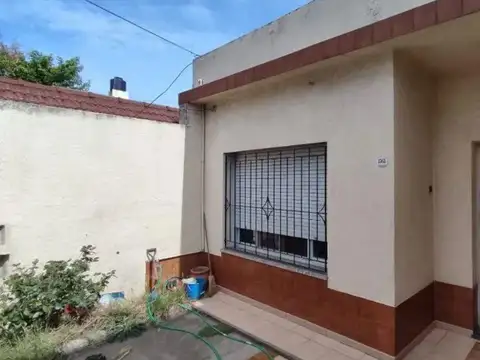 Oportunidad: casa sobre lote propio de 8,66 x 34 m en Ramos Mejía