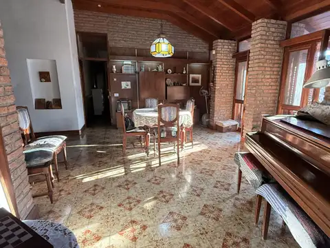 Casa 5 ambientes con 1 baño