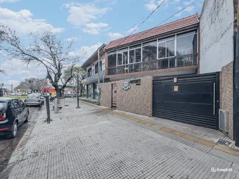 Casa de tres dormitorios y local con pileta en Av. Arana y Centenario  VILLA ELISA