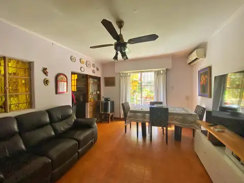 Casa 2 ambientes con 2 baños