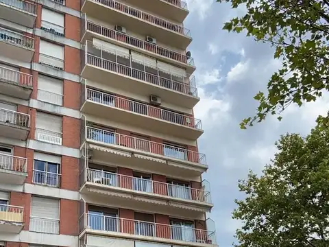 Domingo Faustino Sarmiento 1500, Piso 1