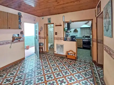 Casa 4 ambientes con 2 baños