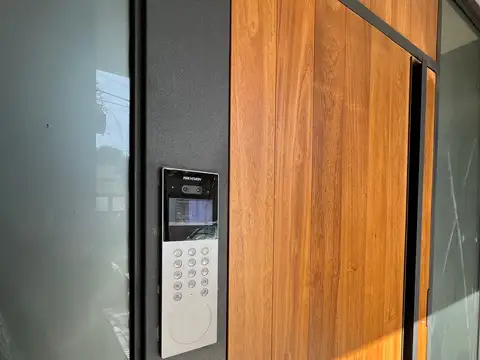 Naciones Unidas 2800, Piso 1