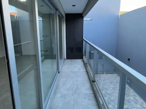 Naciones Unidas 2800, Piso 1