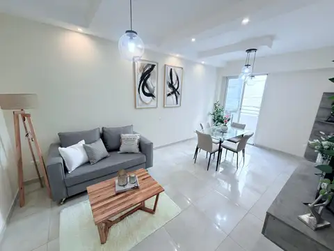 Venta Departamento 2 ambientes. Balcón a la calle. Zona Guemes