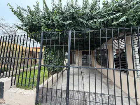 CASA EN VENTA – BARRIO FUCHS – GODOY CRUZ – APTA CRÉDITO HIPOTECARIO