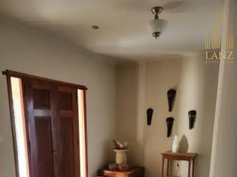 Casa 12 ambientes con 4 baños