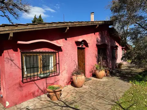 Chacra con casas y caballerizas en Parada Robles