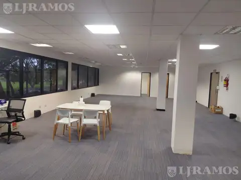 Oficina en Alquiler con 5 cocheras