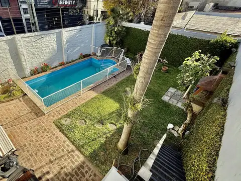 Casa en venta con Jardin y Pileta en Caseros