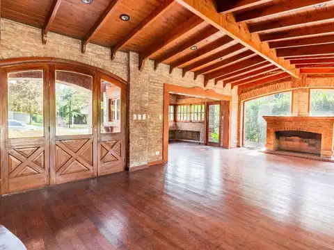 Casa 5 ambientes con 6 baños