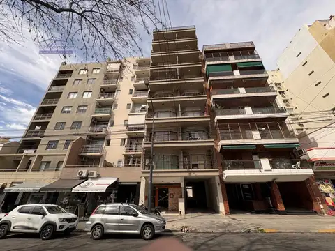 Impecable 1 amb. Frente con balcón aterrazado. COCHERA FIJA