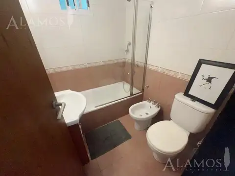 Depto Tipo Casa en Alquiler con 2 cocheras
