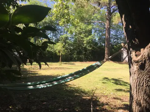 Venta casa en Lobos con jardín 850m2 Arbolado, Alambrado!