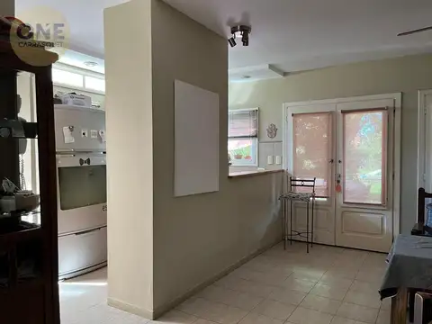 Casa 7 ambientes con 2 baños