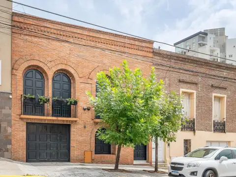 Espectacular casa céntrica con 3 dorm. + escritorio