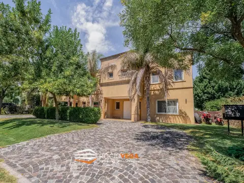 Casa en venta en  Barrio Santa Ana, Moreno