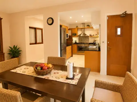 Casa en Venta con 3 cocheras