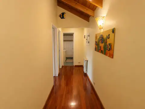 VENTA CASA 5 AMBIENTE BERNAL
