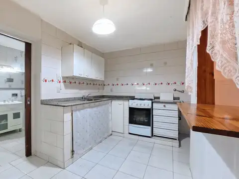 Depto Tipo Casa 6 ambientes con 1 baño