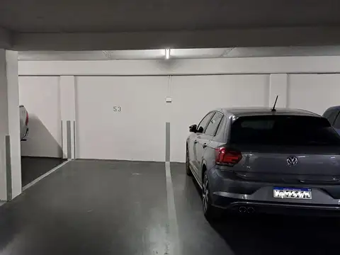 VENTA - COCHERA FIJA CUBIERTA - V URQUIZA