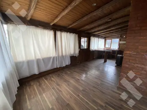 VENTA CASA CON TRES TERRENOS EN CINCO SALTOS  RÍO NEGRO