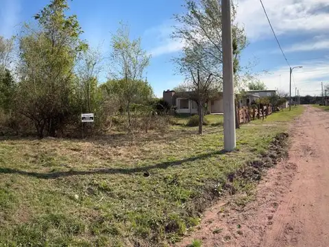 OPORTUNIDAD - LOTE EN ESQUINA , a 5 minutos del lago  