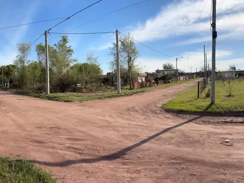 OPORTUNIDAD - LOTE EN ESQUINA , a 5 minutos del lago  