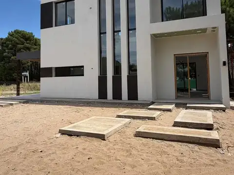 Casa 4 Ambientes Pinamar Chapearouge Y Sílfides Náyades : Próxima entrega a estrenar