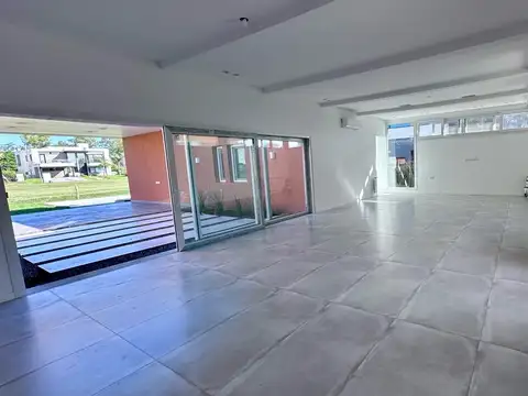 Casa en  Alquiler PB de 4 amb con piscina.