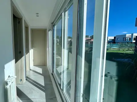 Casa en Venta con 4 cocheras