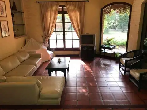 Casa en Venta con 4 cocheras
