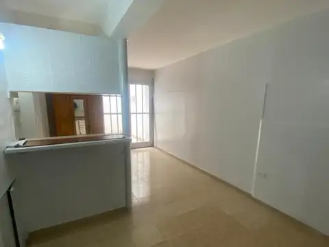 ALQUILER MONOAMBIENTE CON PATIO
