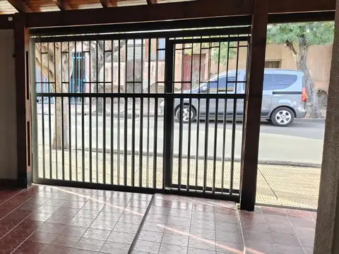 Casa 11 ambientes con 3 baños